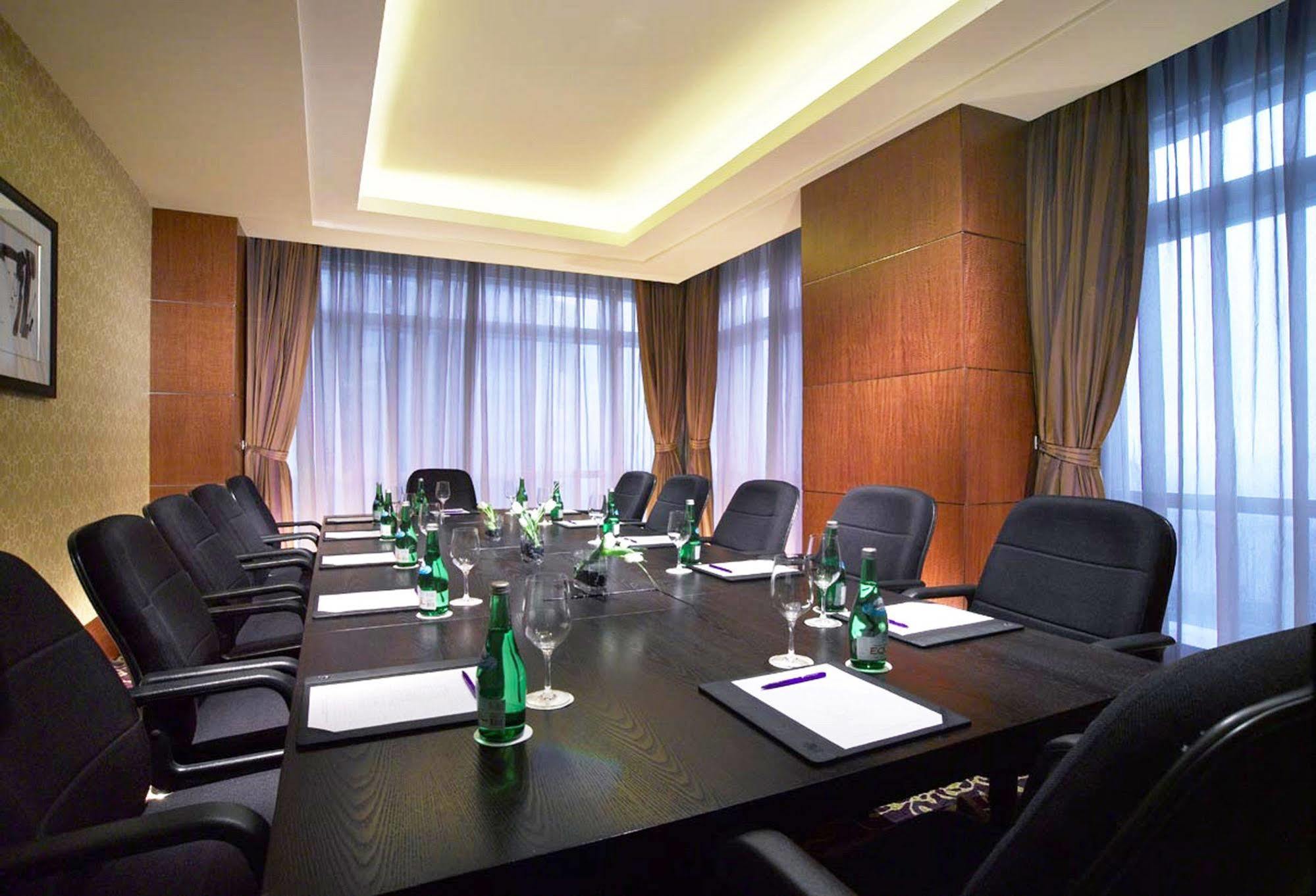 The Ritz-carlton Jakarta, Pacific Place Hotel 5*